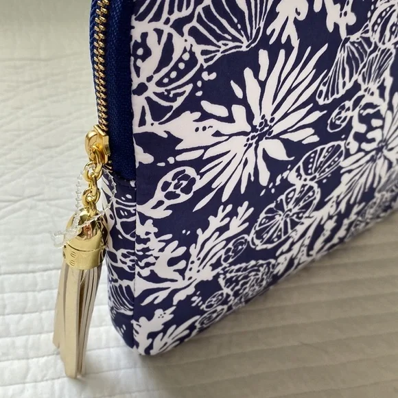 Lilly Pulitzer Tech Clutch Tablet IPad Padded Case In the Groove Navy Blue White
